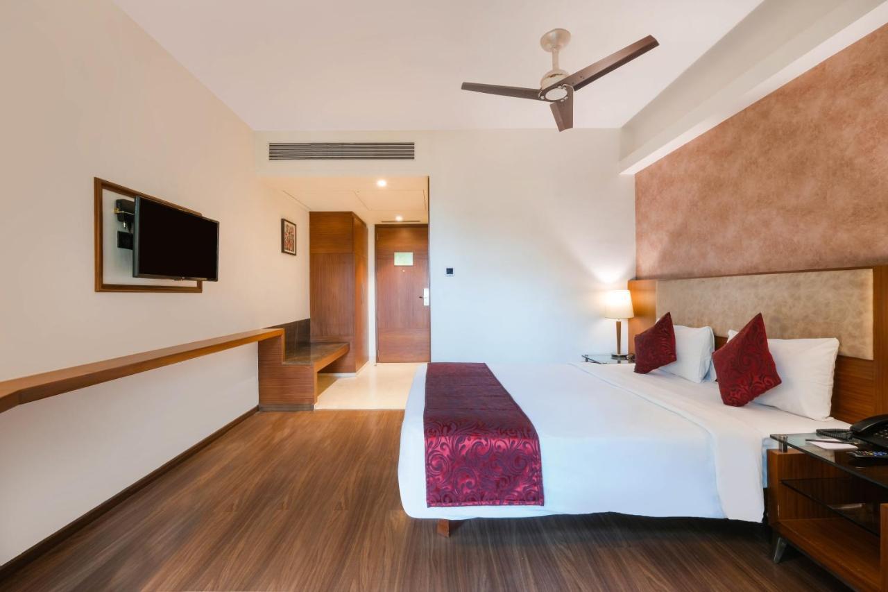7 Apple Hotel - Viman Nagar Пюн Екстериор снимка