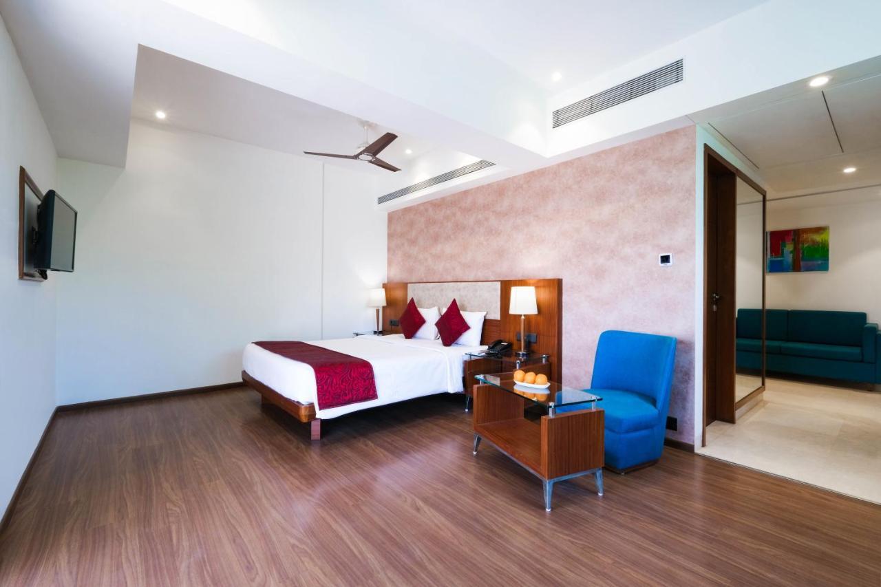 7 Apple Hotel - Viman Nagar Пюн Екстериор снимка